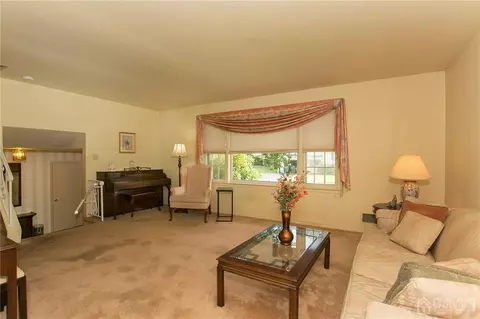 11 Douglas Dr, Edison, NJ 08817 photo 9