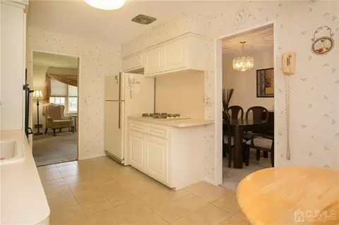 11 Douglas Dr, Edison, NJ 08817 photo 13