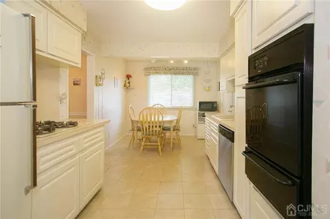 11 Douglas Dr, Edison, NJ 08817 photo 12
