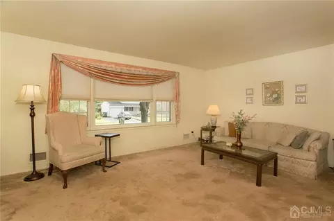 11 Douglas Dr, Edison, NJ 08817 photo 8