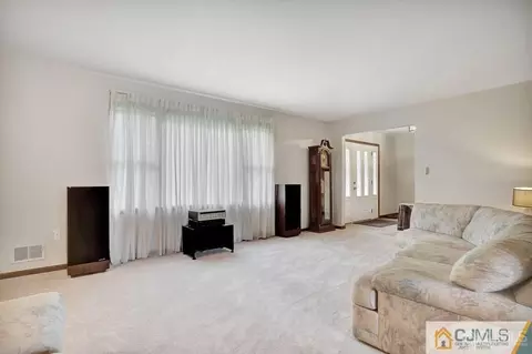 424 Hancock St, Middlesex, NJ 08846 photo 4