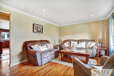 411 2nd St, Middlesex, NJ 08846 photo 5
