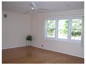 22 Bennington Dr, Edison, NJ 08820 photo 3
