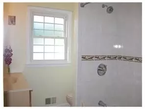 22 Bennington Dr, Edison, NJ 08820 photo 4