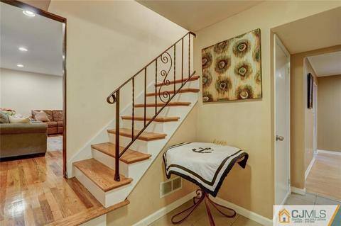 39 Scott Ave, Edison, NJ 08837 photo 2