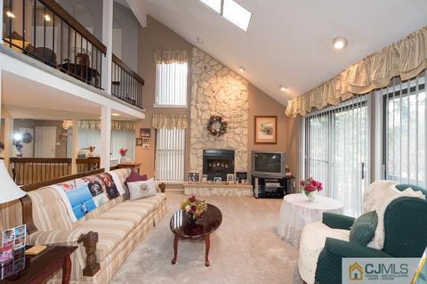 562 Westgate Dr, Edison, NJ 08820 photo 3