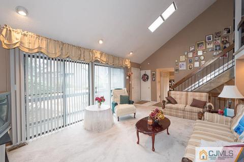562 Westgate Dr, Edison, NJ 08820 photo 6
