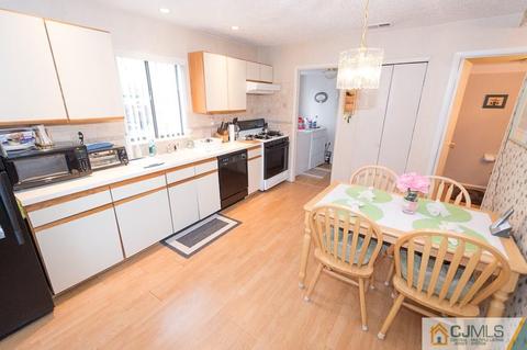 562 Westgate Dr, Edison, NJ 08820 photo 13