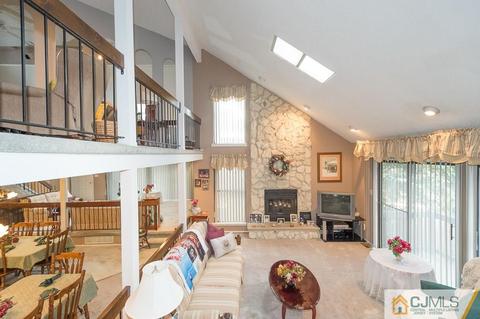 562 Westgate Dr, Edison, NJ 08820 photo 5