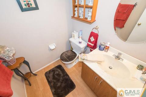 562 Westgate Dr, Edison, NJ 08820 photo 8