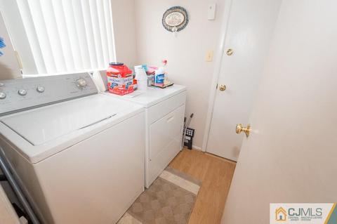 562 Westgate Dr, Edison, NJ 08820 photo 16