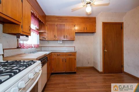 200 Melrose Ave, Middlesex, NJ 08846 photo 5