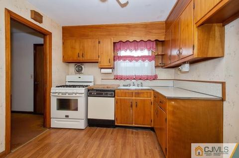 200 Melrose Ave, Middlesex, NJ 08846 photo 6