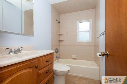 200 Melrose Ave, Middlesex, NJ 08846 photo 14