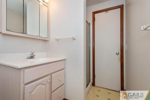 200 Melrose Ave, Middlesex, NJ 08846 photo 16
