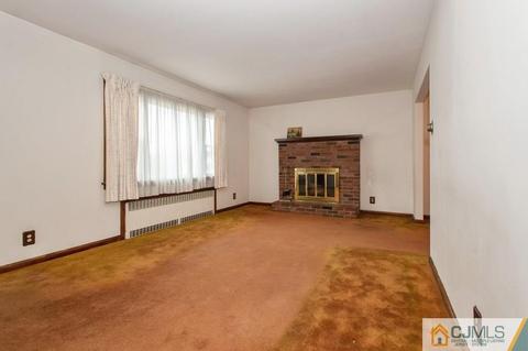 200 Melrose Ave, Middlesex, NJ 08846 photo 3