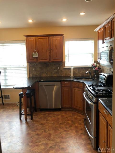 3 Sutton Pl, Helmetta, NJ 08828 photo 12