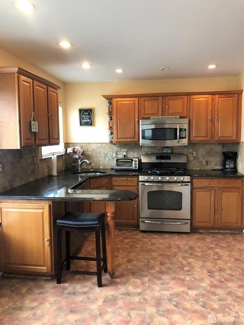 3 Sutton Pl, Helmetta, NJ 08828 photo 9