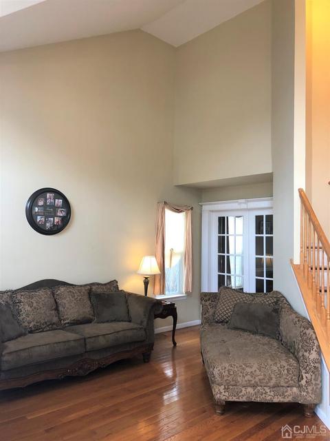 3 Sutton Pl, Helmetta, NJ 08828 photo 2