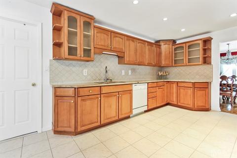 1 Bennington Dr, Edison, NJ 08820 photo 9