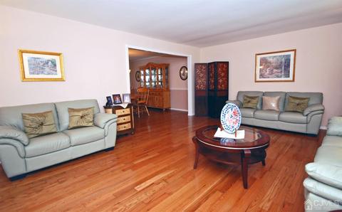 13 Walnut Ct, Matawan, NJ 07747 photo 8