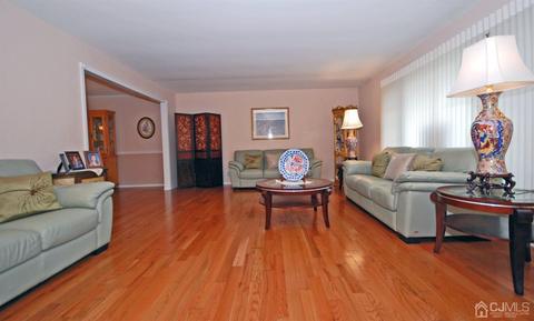 13 Walnut Ct, Matawan, NJ 07747 photo 5