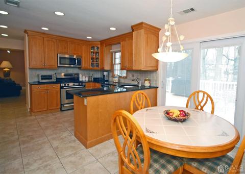 13 Walnut Ct, Matawan, NJ 07747 photo 12