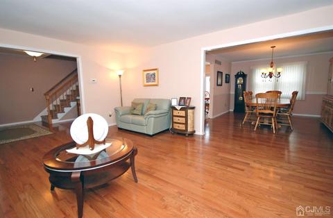 13 Walnut Ct, Matawan, NJ 07747 photo 6