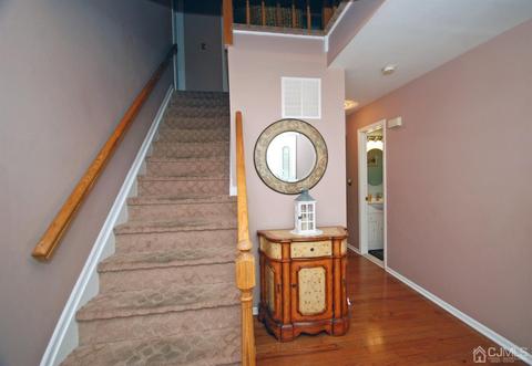 13 Walnut Ct, Matawan, NJ 07747 photo 4