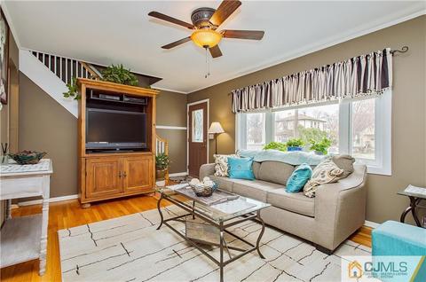 526 Fairview Ave, Middlesex, NJ 08846 photo 3