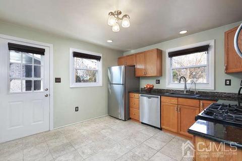 547 Cook Ave, Middlesex, NJ 08846 photo 5