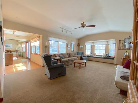 22 Wakefield Dr, Edison, NJ 08820 photo 9