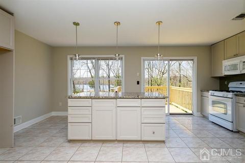 32 Lakeview Dr, Helmetta, NJ 08828 photo 4