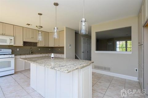 32 Lakeview Dr, Helmetta, NJ 08828 photo 3