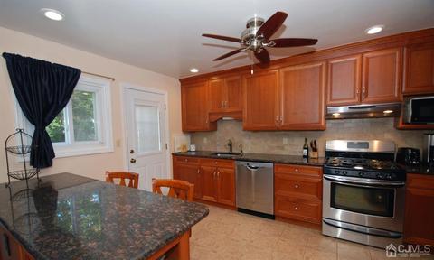 124 Lee Dr, Middlesex, NJ 08846 photo 3