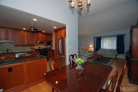 124 Lee Dr, Middlesex, NJ 08846 photo 4
