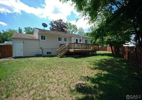 124 Lee Dr, Middlesex, NJ 08846 photo 2