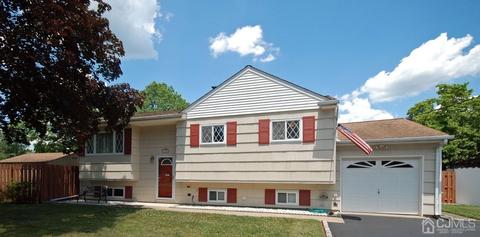 124 Lee Dr, Middlesex, NJ 08846 photo 1