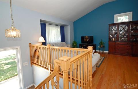 124 Lee Dr, Middlesex, NJ 08846 photo 8