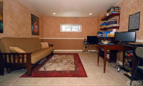 124 Lee Dr, Middlesex, NJ 08846 photo 9