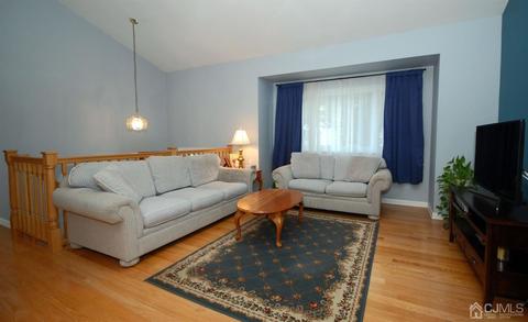 124 Lee Dr, Middlesex, NJ 08846 photo 6