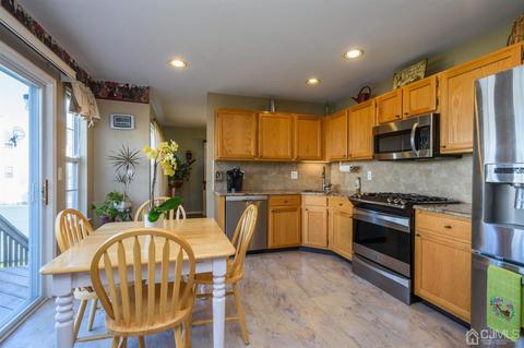 802 Grandview St, Middlesex, NJ 08846 photo 3