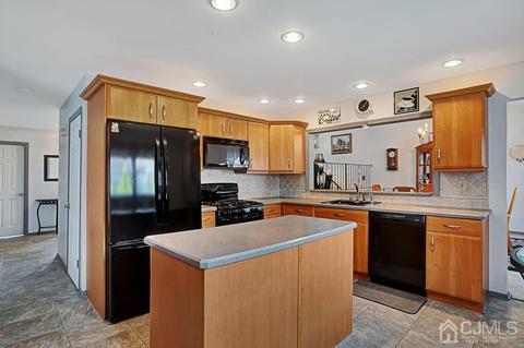 25 Mohawk Ave, Middlesex, NJ 08846 photo 9