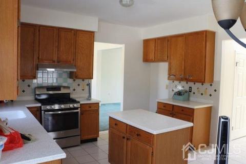 6 SE Lysbeth Ln, Matawan, NJ 07747 photo 14