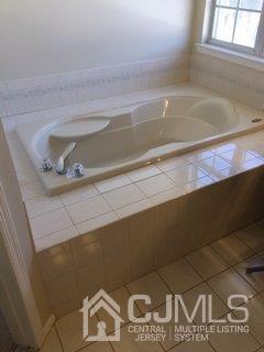 6 SE Lysbeth Ln, Matawan, NJ 07747 photo 16