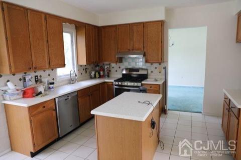 6 SE Lysbeth Ln, Matawan, NJ 07747 photo 15