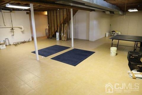 6 SE Lysbeth Ln, Matawan, NJ 07747 photo 12