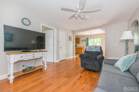 15 Valley Brook Dr, Middlesex, NJ 08846 photo 4