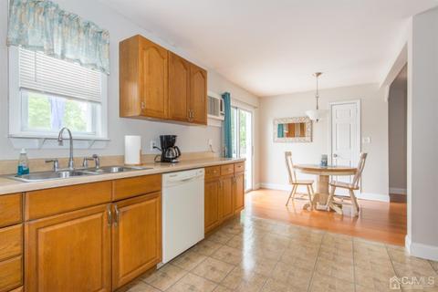 15 Valley Brook Dr, Middlesex, NJ 08846 photo 9