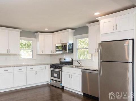 567 W Pershing Ave, Middlesex, NJ 08846 photo 1